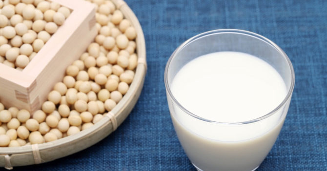 筋トレに豆乳は効果的か？牛乳との違いと活用法について